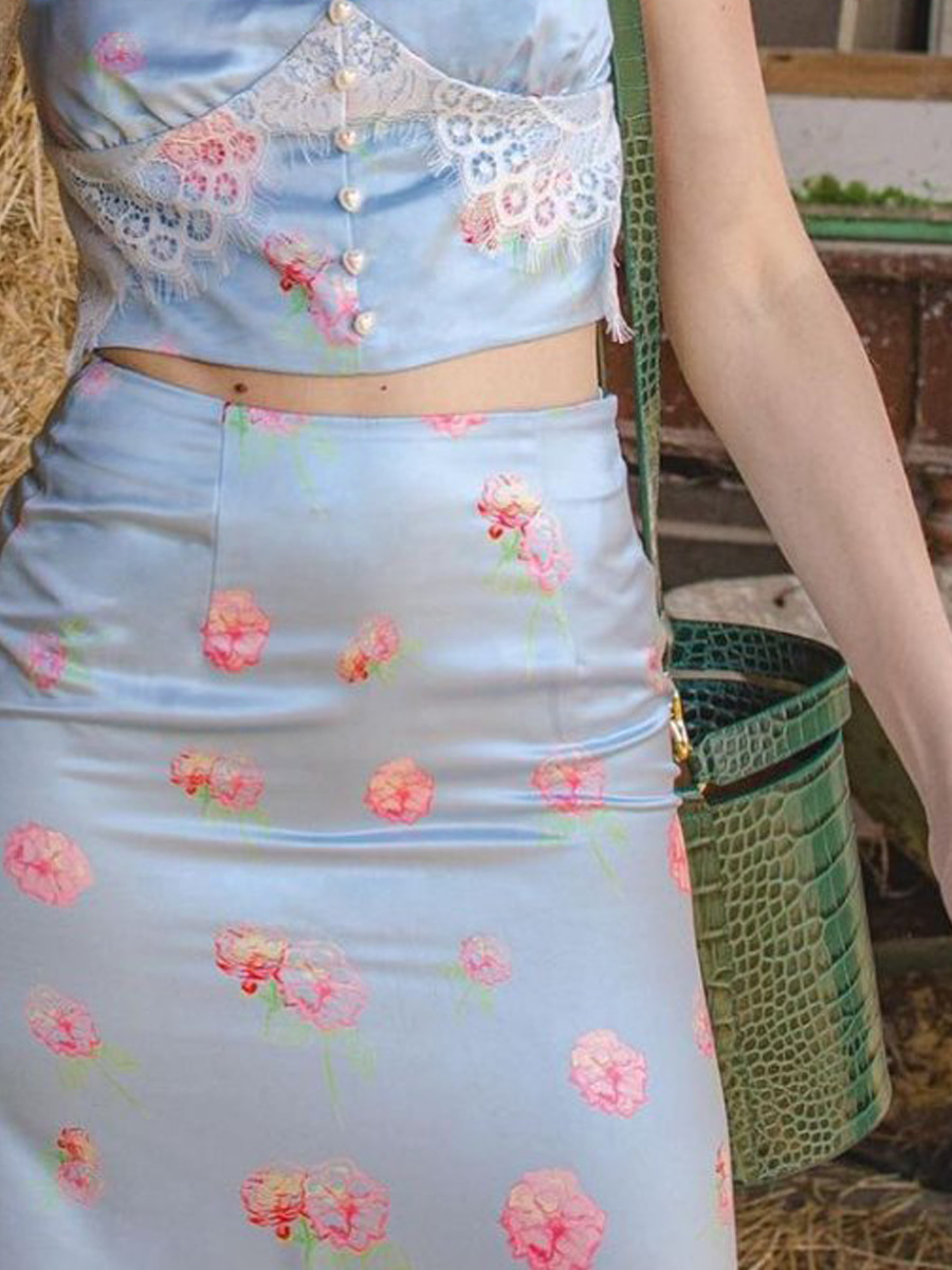 [WITH:ER]  blue silky flower skirt