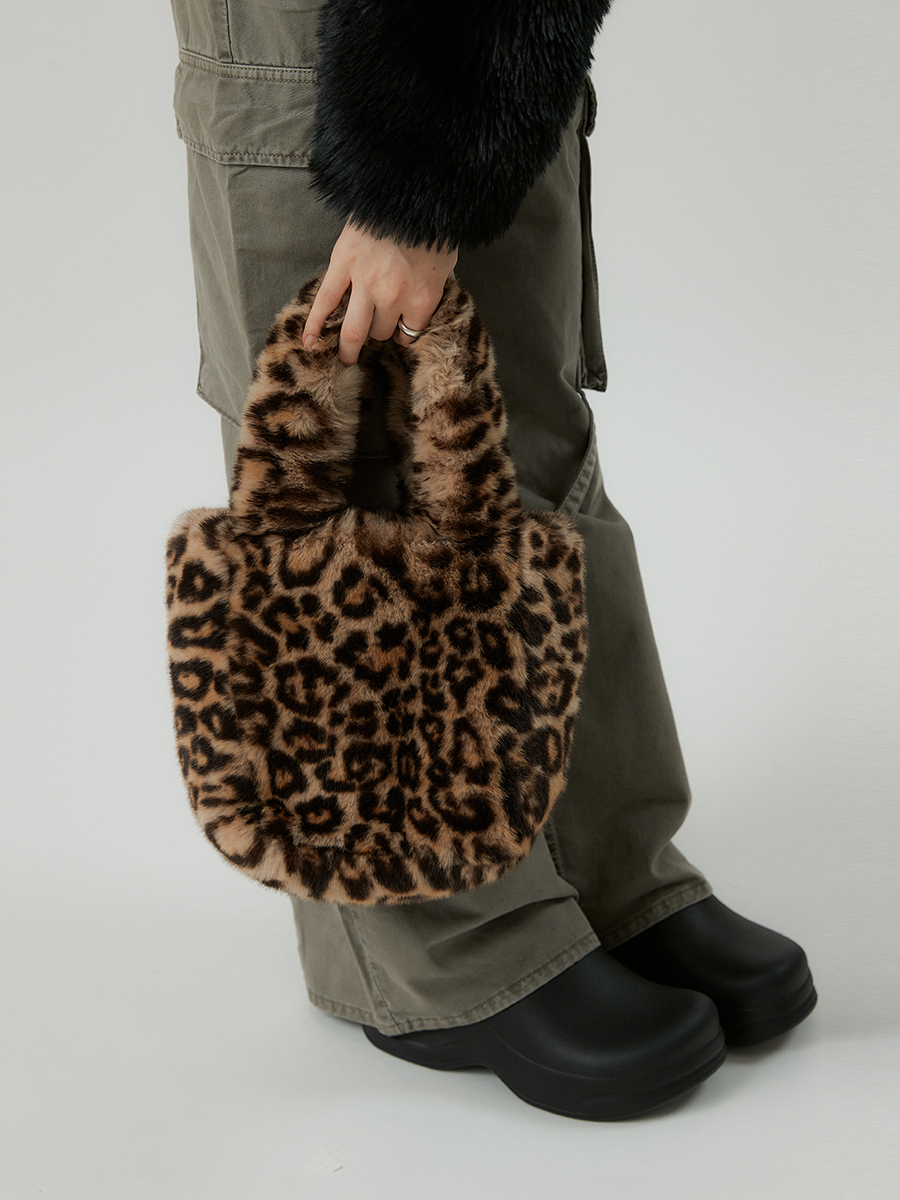 COYA fur tote bag [soft leopard]